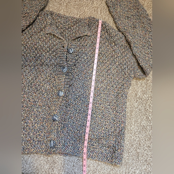 Hand Knit cardigan.  Long sleeves. 5 large buttons. Size medium/ large - Picture 6 of 10